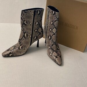 NEW Steve Madden Snake  Ankle Boots - 8.5